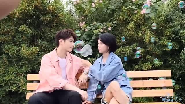 救援年轻女歌手
