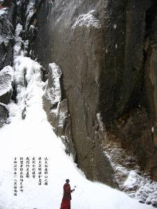 首届松花江滑冰马拉松｜雪地里踩高跷，这才是技术